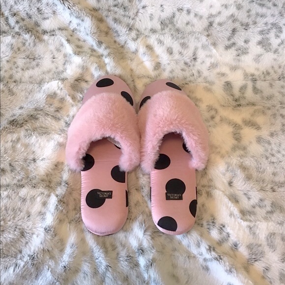 VICTORIA’S SECRET Slippers - Picture 2 of 4